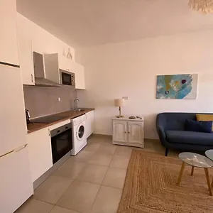  Apartment 2br With Beachviews 1 Min Walking From The Sea